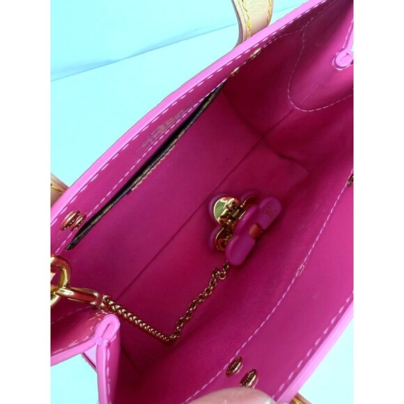 Louis Vuitton Vernis reade PM NM Neon Pink Crossbody Bag - Picture 9 of 12